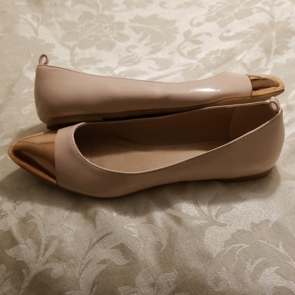 Charlotte Russe Tan Metallic Toe Flats size 8 - Picture 2 of 3
